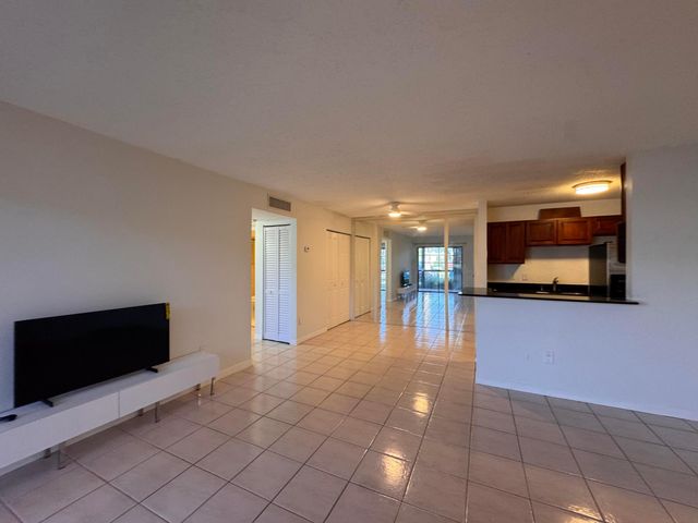 809 NE 199th Street 105-7, Miami, FL 33179