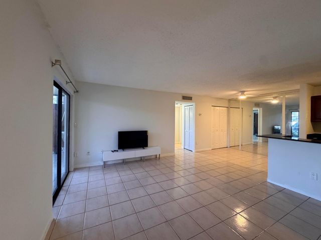 809 NE 199th Street 105-7, Miami, FL 33179