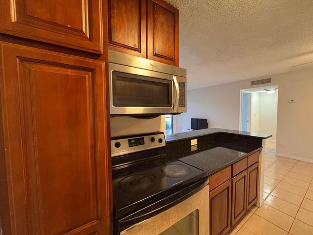 809 NE 199th Street 105-7, Miami, FL 33179