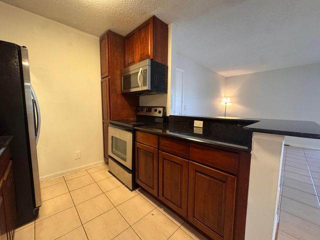 809 NE 199th Street 105-7, Miami, FL 33179