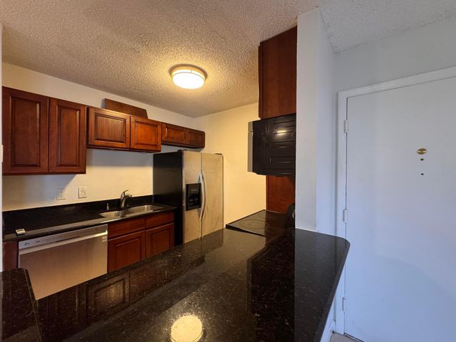 809 NE 199th Street 105-7, Miami, FL 33179