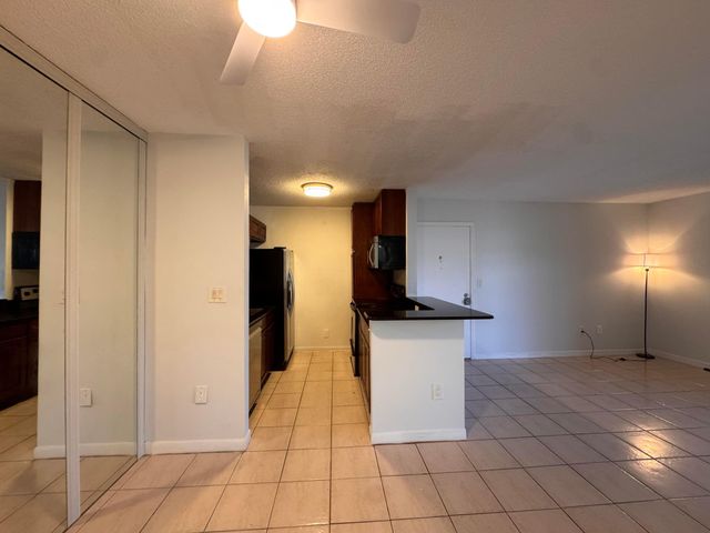 809 NE 199th Street 105-7, Miami, FL 33179
