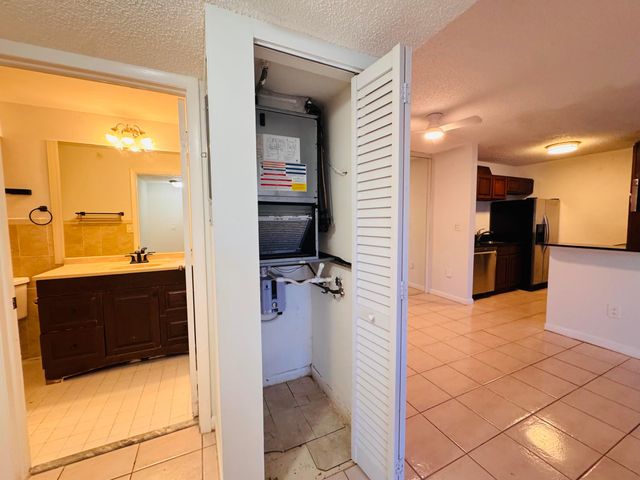 809 NE 199th Street 105-7, Miami, FL 33179