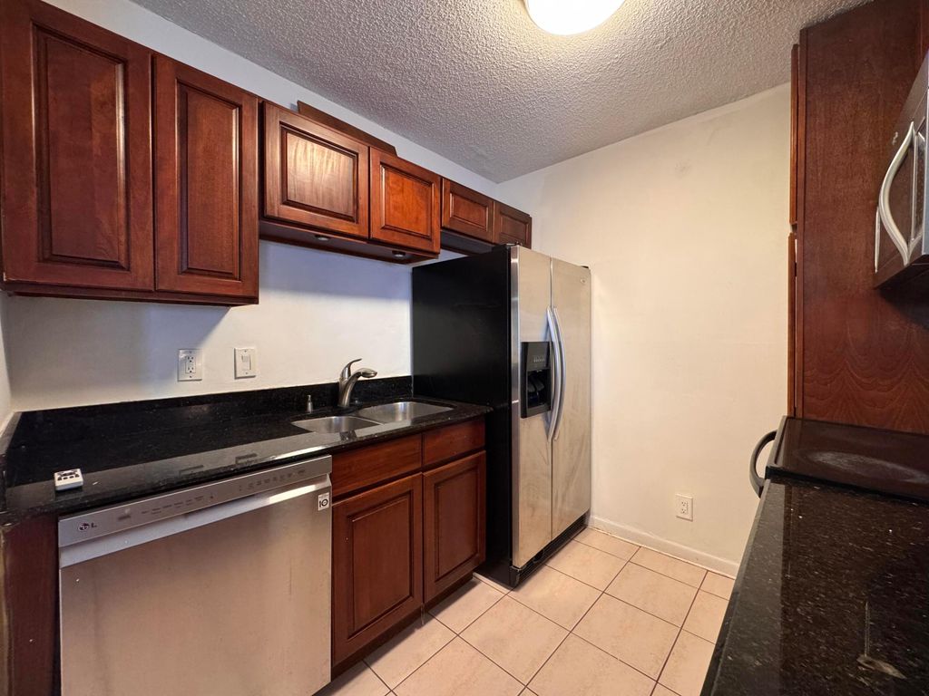 809 NE 199th Street 105-7, Miami, FL 33179