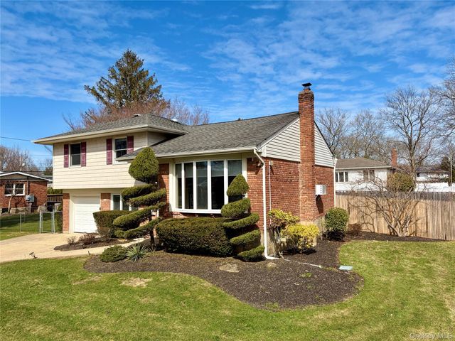 14 Glendale Drive, Melville, NY 11747