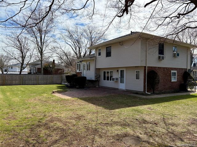 14 Glendale Drive, Melville, NY 11747