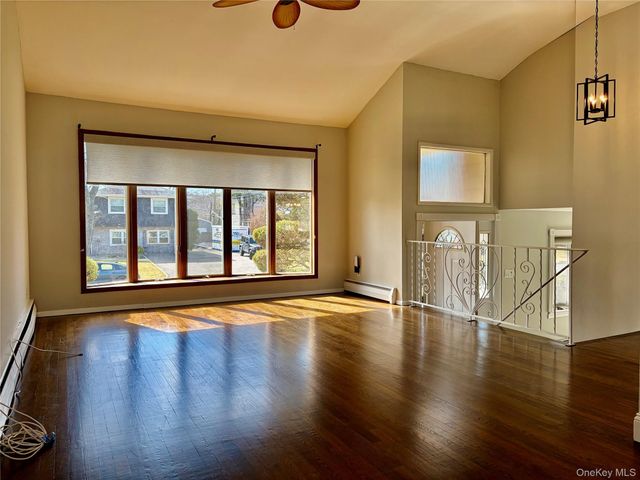 14 Glendale Drive, Melville, NY 11747