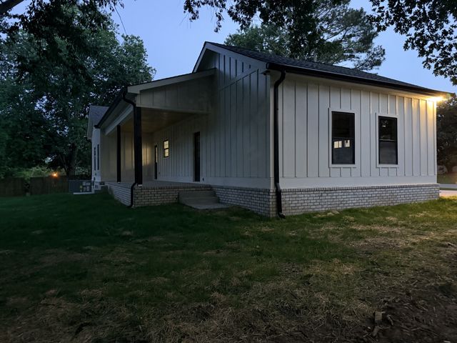 1720 Allison Ave, Columbia, TN 38401