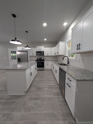 1720 Allison Ave, Columbia, TN 38401