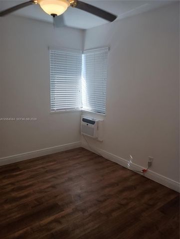 545 74 8, Miami Beach, FL 33142