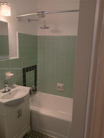 545 74 8, Miami Beach, FL 33142