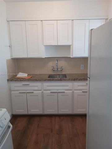 545 74 8, Miami Beach, FL 33142