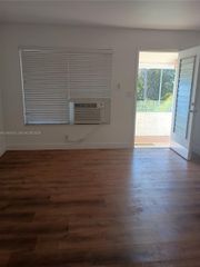 545 74 8, Miami Beach, FL 33142