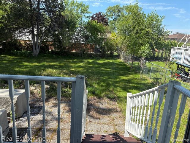 29500 Norfolk Street, Livonia, MI 48152