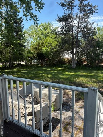 29500 Norfolk Street, Livonia, MI 48152