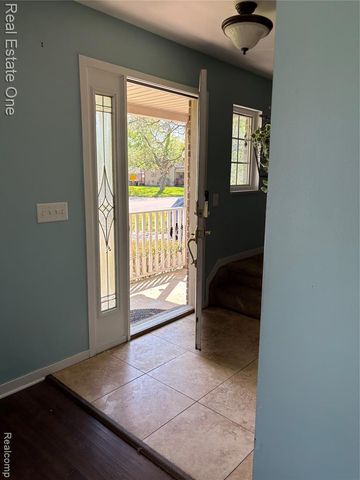 29500 Norfolk Street, Livonia, MI 48152