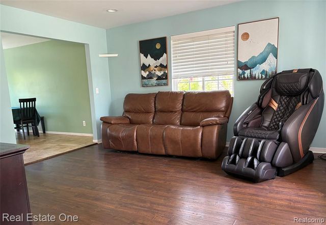 29500 Norfolk Street, Livonia, MI 48152
