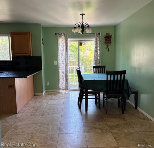 29500 Norfolk Street, Livonia, MI 48152