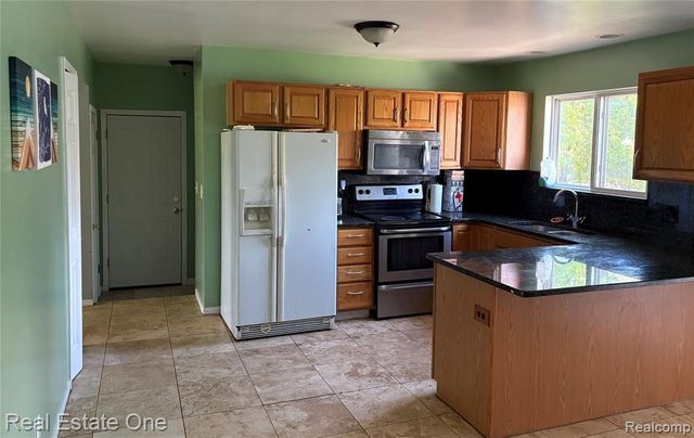 29500 Norfolk Street, Livonia, MI 48152