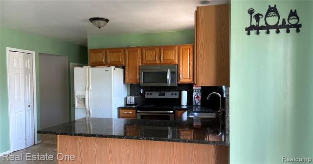 29500 Norfolk Street, Livonia, MI 48152