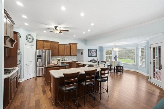 555 Heatherwoode Circle, Springboro, OH 45066