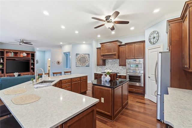 555 Heatherwoode Circle, Springboro, OH 45066