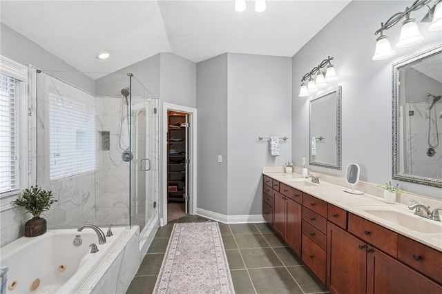 555 Heatherwoode Circle, Springboro, OH 45066