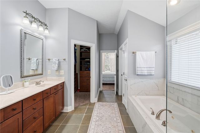 555 Heatherwoode Circle, Springboro, OH 45066