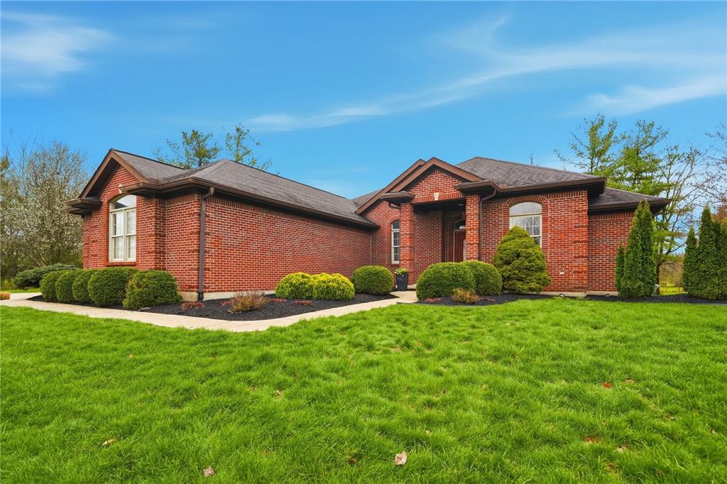 555 Heatherwoode Circle, Springboro, OH 45066