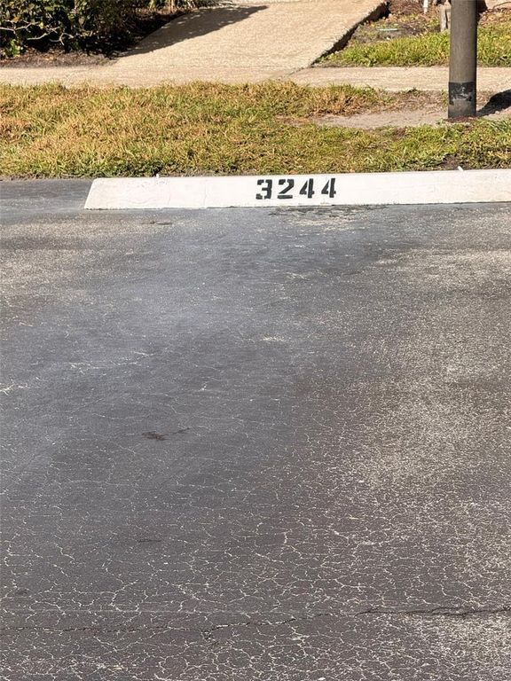 Image 33 of property listing at 3244 CANDLE RIDGE DRIVE 202, Orlando, FL 32822