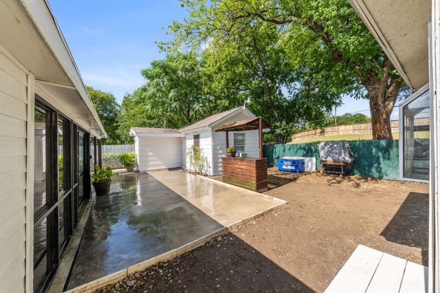 2410 S Franklin Street, Dallas, TX 75233