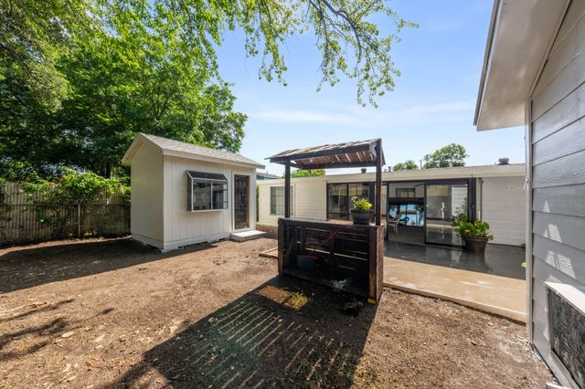 2410 S Franklin Street, Dallas, TX 75233