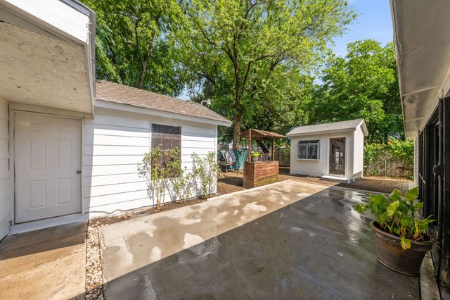 2410 S Franklin Street, Dallas, TX 75233