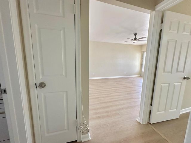 728 Ridge Road 31, Lantana, FL 33462