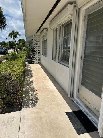 728 Ridge Road 31, Lantana, FL 33462