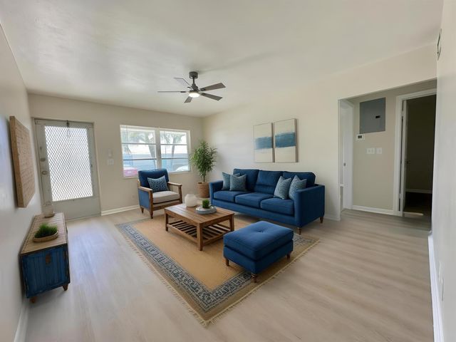 728 Ridge Road 31, Lantana, FL 33462