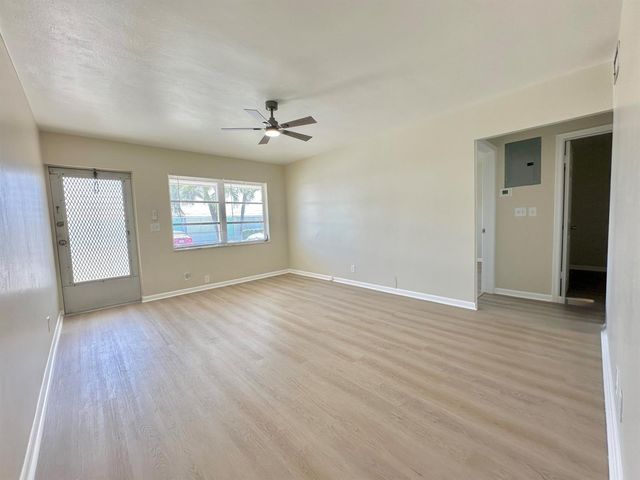 728 Ridge Road 31, Lantana, FL 33462