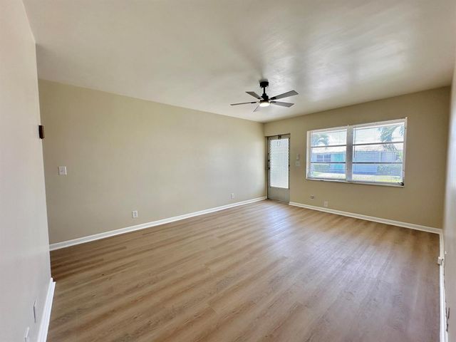 728 Ridge Road 31, Lantana, FL 33462