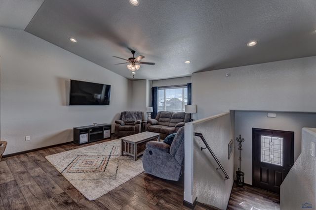 520 BULL RUN DR, Box Elder, SD 57719