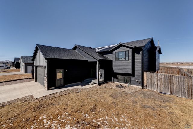 520 BULL RUN DR, Box Elder, SD 57719