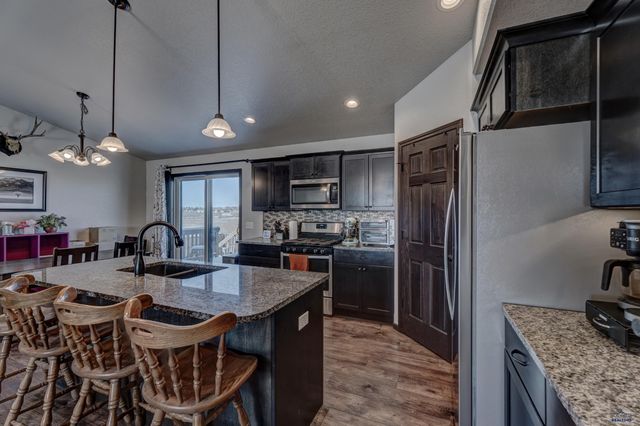 520 BULL RUN DR, Box Elder, SD 57719