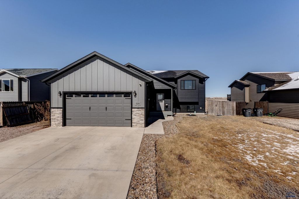 520 BULL RUN DR, Box Elder, SD 57719