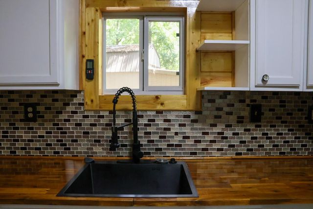 410 Lakeview Drive, Cleveland, TX 77327