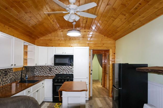 410 Lakeview Drive, Cleveland, TX 77327