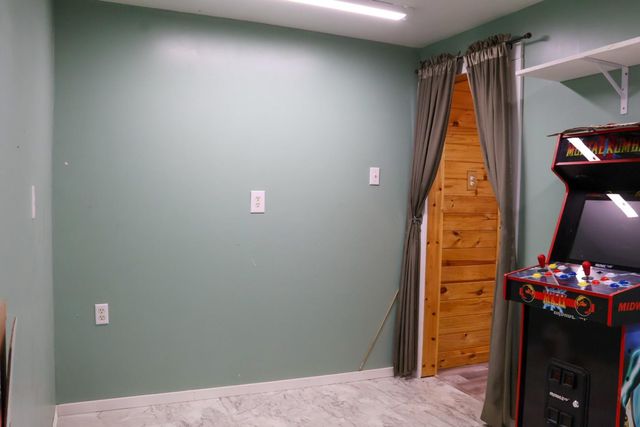 410 Lakeview Drive, Cleveland, TX 77327