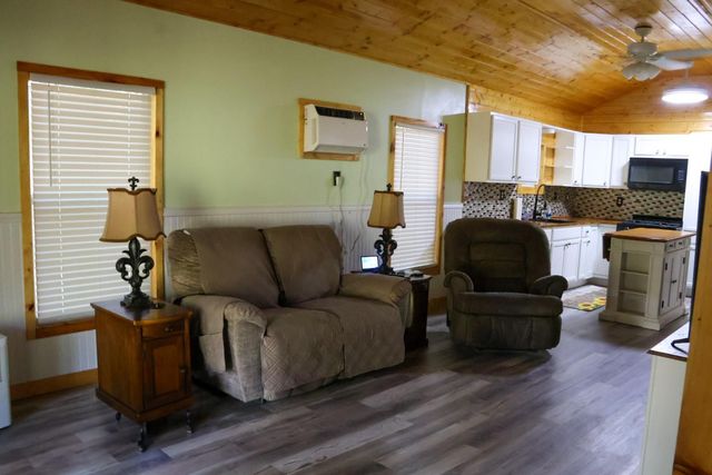 410 Lakeview Drive, Cleveland, TX 77327