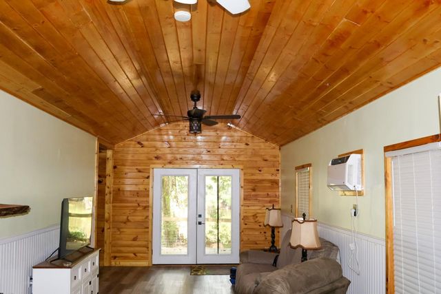 410 Lakeview Drive, Cleveland, TX 77327