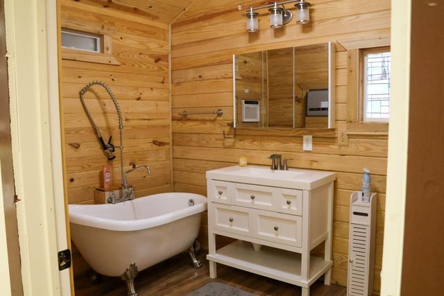 410 Lakeview Drive, Cleveland, TX 77327