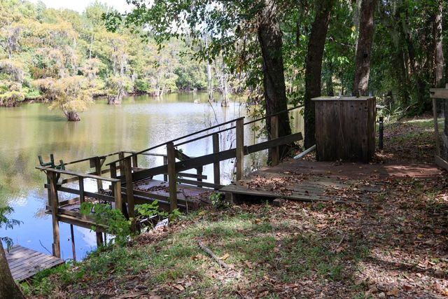 410 Lakeview Drive, Cleveland, TX 77327