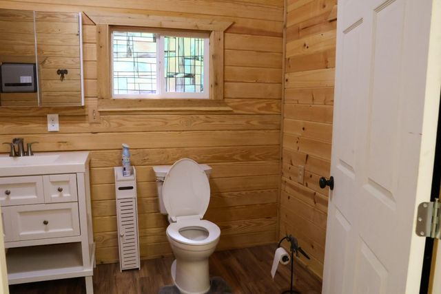 410 Lakeview Drive, Cleveland, TX 77327